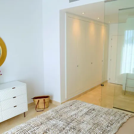 Modern Three Bedroom Apart- 6 Pools- Gym -sun 482 *