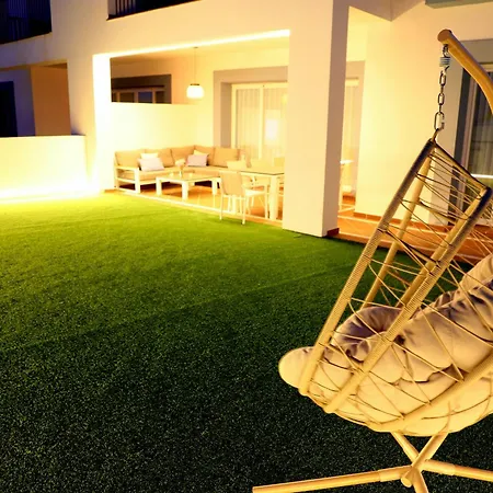 Apartment Modern Three Bedroom Apart- 6 Pools- Gym -sun 482