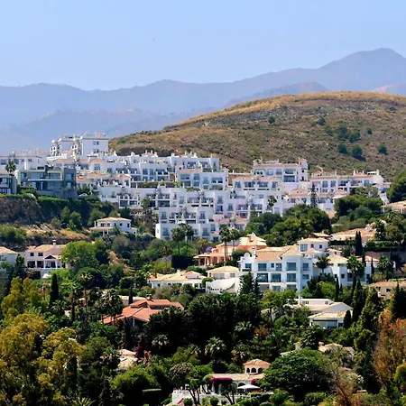 Modern Three Bedroom Apart- 6 Pools- Gym -sun 482 *