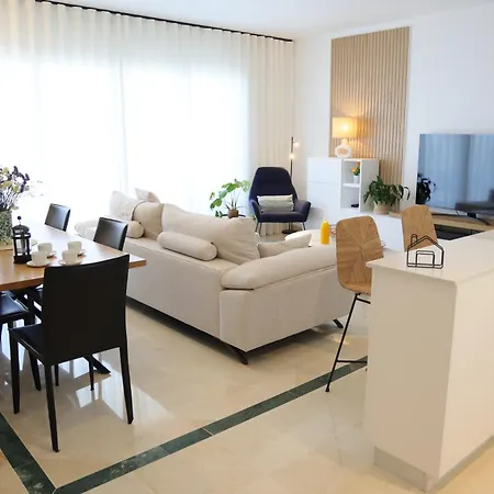 Modern Three Bedroom Apart- 6 Pools- Gym -sun 482 *