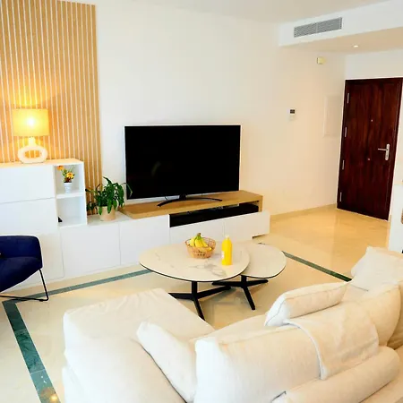Modern Three Bedroom Apart- 6 Pools- Gym -sun 482 *