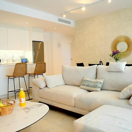Apartment Modern Three Bedroom Apart- 6 Pools- Gym -sun 482