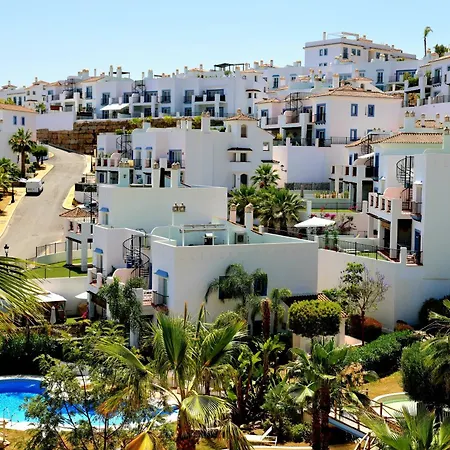 Apartment Modern Three Bedroom Apart- 6 Pools- Gym -sun 482