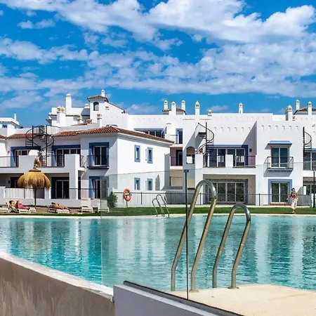 Apartment Modern Three Bedroom Apart- 6 Pools- Gym -sun 482